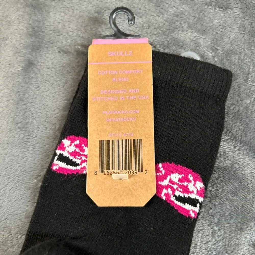 Aly Raisman Feat Skulls Socks Black Pink Novelty Crew Womens 7-10 USA Made
